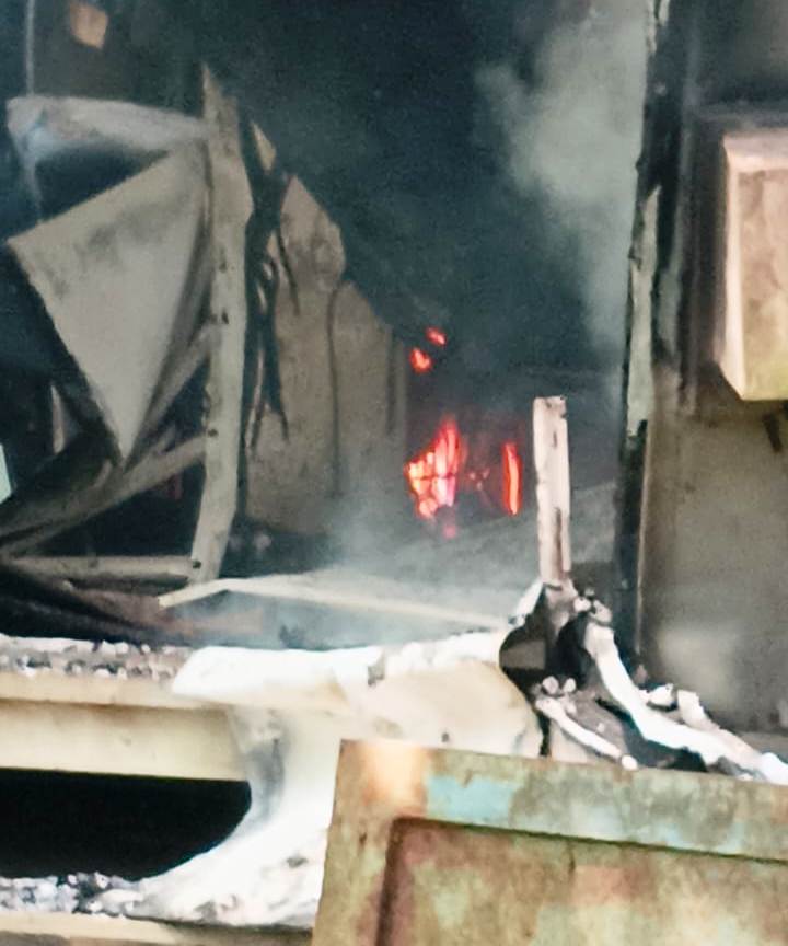 ಕುಂದಾಪುರ: ಮೊಬೈಲ್ ಟವರ್ ಗೆ ಬೆಂಕಿ – ಶಾರ್ಟ್ ಸರ್ಕ್ಯೂಟ್ ಶಂಕೆ – ಅಂದಾಜು 40 ಲಕ್ಷ ನಷ್ಟ
