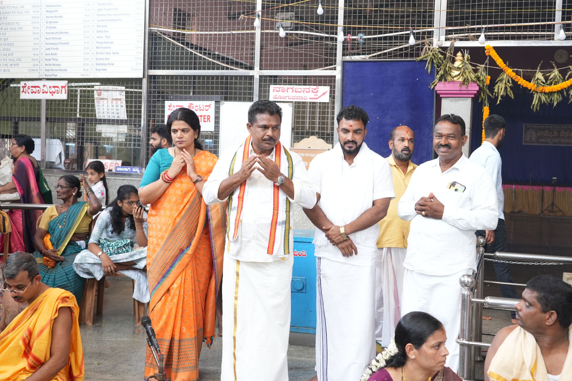 ಕುಂದಾಪುರ: ನವರಾತ್ರಿ ಪ್ರಯುಕ್ತ ಮೊಳಹಳ್ಳಿ ದಿನೇಶ್ ಹೆಗ್ಡೆ ದಂಪತಿಗಳಿಂದ ಟೆಂಪಲ್ ರನ್ – ಖಾರ್ವಿಕೇರಿ ಮಹಾಕಾಳಿ, ಕೋಟ ಅಮೃತೇಶ್ವರಿ ಸಹಿತ ಹಲವು ದೇವಸ್ಥಾನಗಳಿಗೆ ಭೇಟಿ