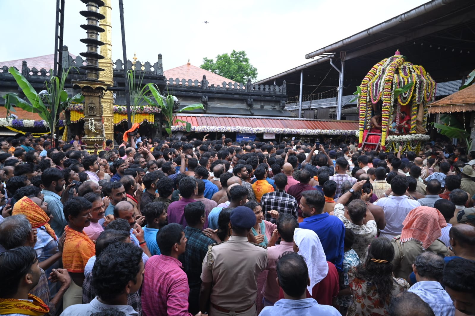 ಕೊಲ್ಲೂರು : ಮೂಕಾಂಬಿಕೆ ದೇವಿಯ ಸನ್ನಿಧಾನದಲ್ಲಿ ನವರಾತ್ರಿ ಮತ್ತು ವಿಜಯ ದಶಮಿ ಸಂಪನ್ನ 