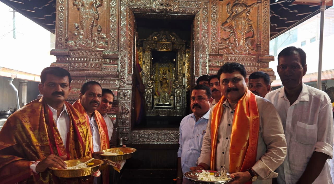 ಕೋಟ: ಅಮೃತೇಶ್ವರಿ ತಾಯಿ ದರ್ಶನ ಪಡೆದ ಲಿಂಗಾಯತ ಪಂಚಮಸಾಲಿ ರಾಷ್ಟ್ರೀಯ ಅಧ್ಯಕ್ಷ ರಾಜಶೇಖರ ಮೆಣಸಿನಕಾಯಿ