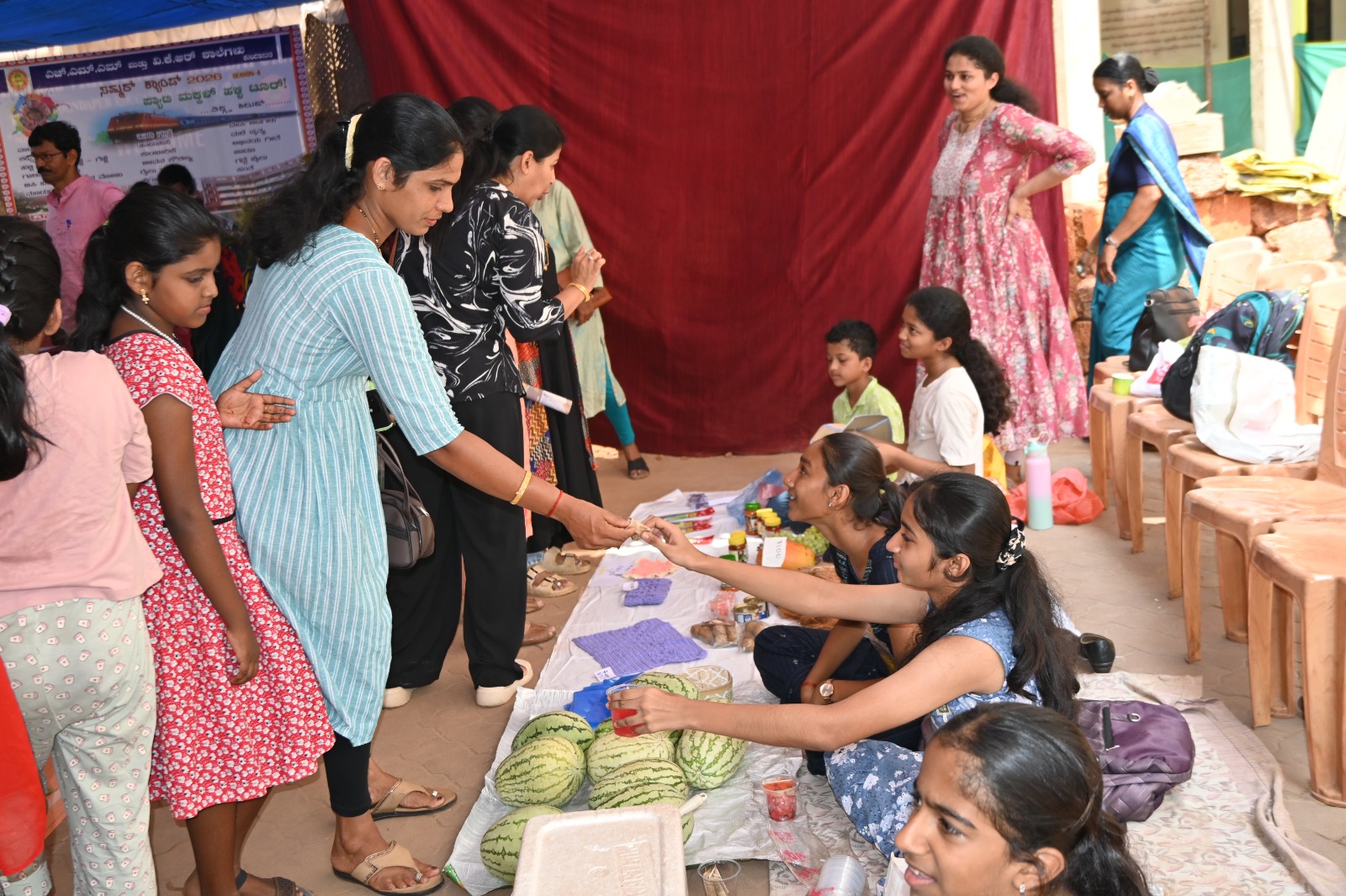 ಕುಂದಾಪುರ : ಹೆಚ್.ಎಂ.ಎಂ, ವಿ.ಕೆ.ಆರ್ ಆಂಗ್ಲಮಾಧ್ಯಮ ಶಾಲೆಯಲ್ಲಿ ಪ್ಯಾಟಿ ಮಕ್ಕಳ್ ಹಳ್ಳಿ ಟೂರ್ 2026 ಮಕ್ಕಳ ಸಂತೆ