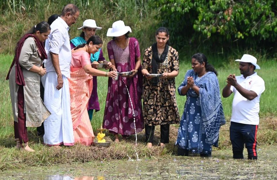 ಕುಂದಾಪುರ: ಪ್ಯಾಟಿ ಮಕ್ಕಳ್  ಹಳ್ಳಿ ಟೂರ್ – ಕೆಸರುಗದ್ದೆಯಲ್ಲೊಂದು ದಿನ