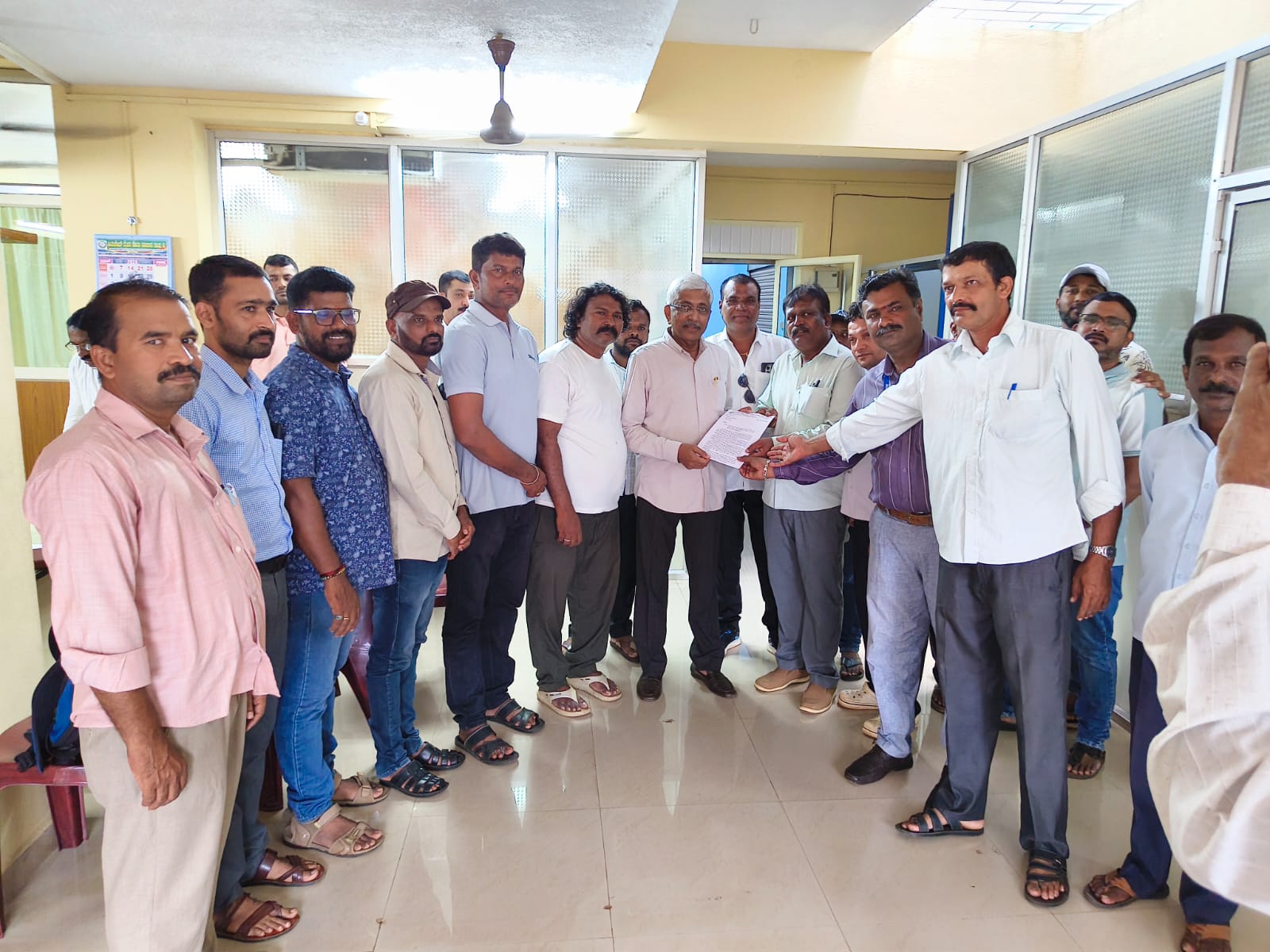 ಮೆಸ್ಕಾಂ ಖಾಸಗೀಕರಣ ವಿರೋಧಿಸಿ ಮಾಜೀ ಸಂಸದ ಜಯಪ್ರಕಾಶ್ ಹೆಗ್ಡೆಗೆ ಮನವಿ
