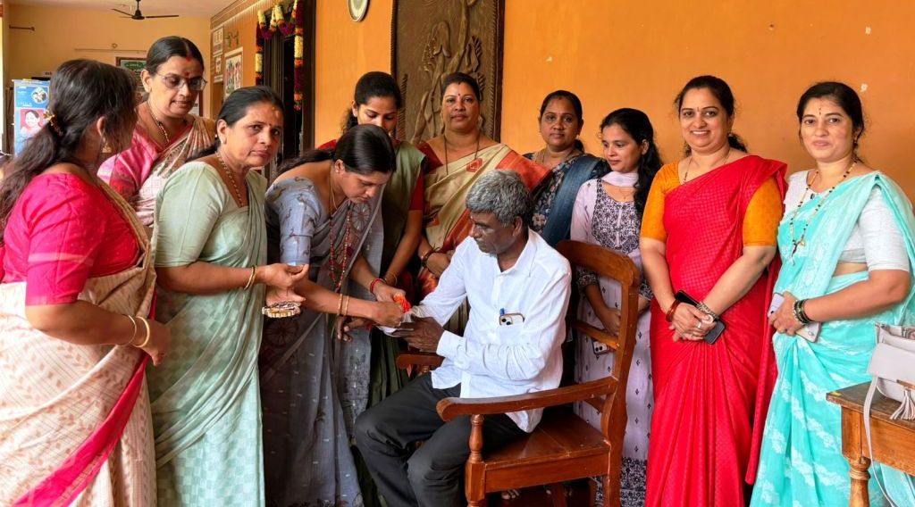ಕೋಟ: ಸಂಸದ ಕೋಟ ಶ್ರೀನಿವಾಸ ಪೂಜಾರಿ ಅವರಿಗೆ ಮಹಿಳಾ ಮೋರ್ಚಾ ವತಿಯಿಂದ ರಕ್ಷಾ ಬಂಧನ ಕಟ್ಟಿ ಸಂಭ್ರಮಾಚರಣೆ