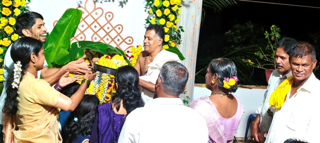 ಮನೆ ಮನೆಗೆ ಬ್ರಹ್ಮಶ್ರೀ ನಾರಾಯಣಗುರು ಜಯಂತೋತ್ಸವ  – ವೀಳ್ಯ ಹಿಡಿದು ವಿಶಿಷ್ಟ ಆಚರಣೆ